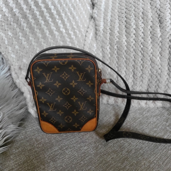 Authentic LOUIS VUITTON Monogram Amazone Shoulder Cross Body Bag - Picture 4 of 12